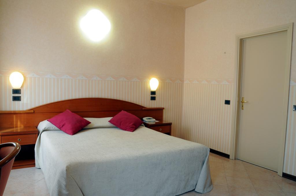 Button Hotel