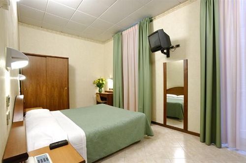 Hotel Button 3*