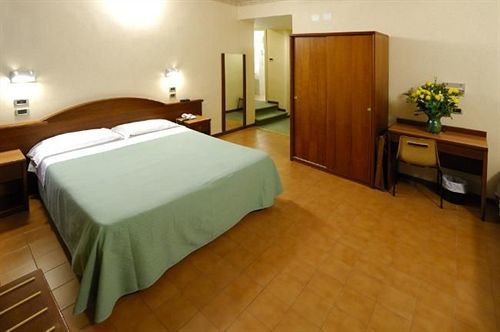 Hotel Button 3*