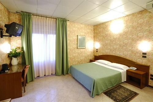 Hotel Button 3*